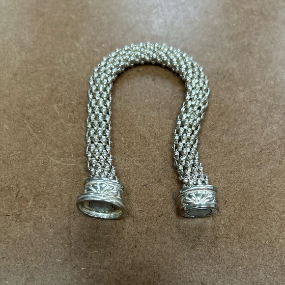 Chain Link Magnetic Closure Bracelet - Picture 4 of 4